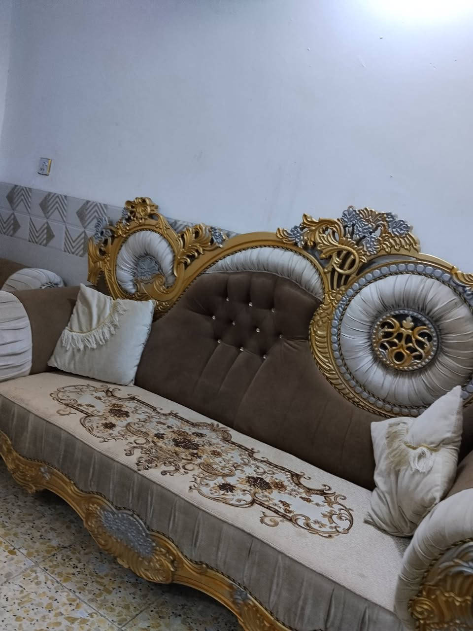 تخم تفصال للبيع نظيف اي ضرر مابي سبب البيع المكان صغير مع الطبلات اربعه وحده كبيره واتلاثة صغار واضح بتصوير المكان الحسينية الراشديه الجريخي السعر ٦٠٠و٥٠ وبي مجال رقم الهاتف ***********
