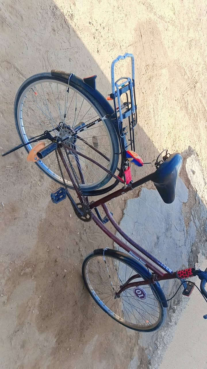 للبيع دراجة هوائية كلاسيك 🚲
اللون: عنابي
المواصفات: 
- هيكل مقوس قوي ومريح
- واقيات طين امامي وخلفي
- حامل خلفي + ستاند
- قبضات مريحة وحالة جيدة وتشتغل
- مناسبة للمشاوير اليومية والطلاب

السعر: 60
المكان: كربلاء
للتواصل: ***********
الجادين فقط
