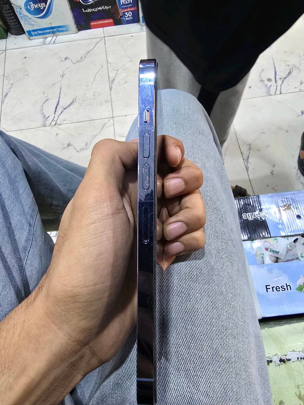 السلام عليكم

للبيع ايفون 13 برو ماكس

الجهاز كلش نضيف
ويا كارتونه وشاحنه الاصليه مالت ابل 
بس البطارية معلايه 89 الحهاز كفاله لا مفتوح ولا شي السعر 700 الف وبي مجال
مكاني البصرة الهارثه