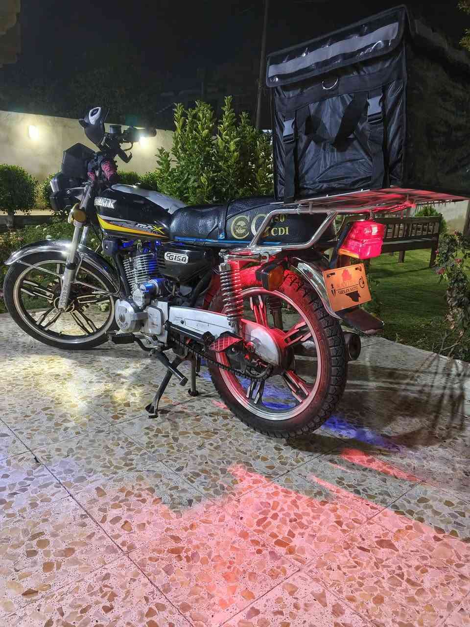 السلام عليكم 
دراجه سولنك موديل 22 محرك 150cc
نكره سلف
مكفوله كفاله عامه
شرط ما تصرف عليها
للبيع او مراوس ب احدث 
للاستفسار عل خاص او عل رقم 
***********
