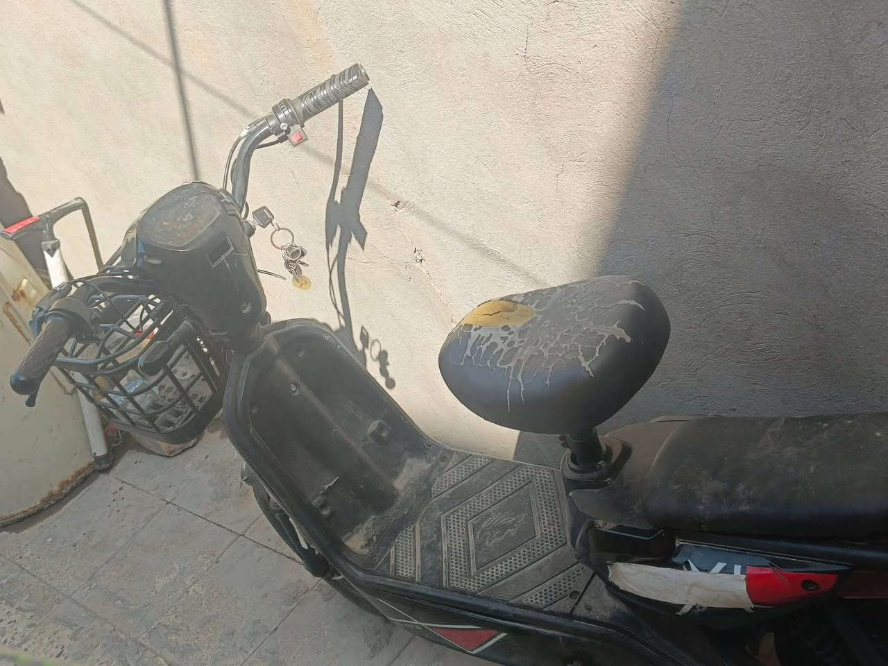 سلام عليكم دراجه شحن للبيع 
دراجه نضيفه نقص بطاريات 
سعر ١٠٠ 
مكان بغداد سيديه
رقم ***********
