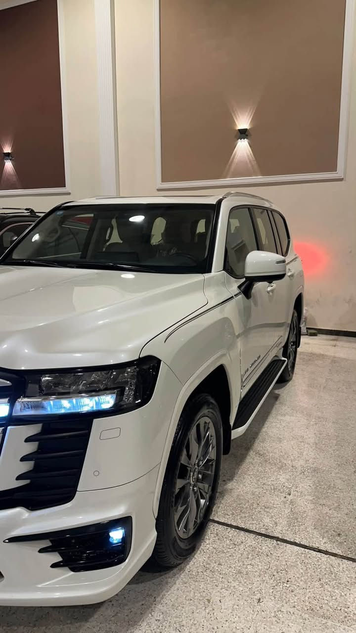 السلام عليكم 🌹
🚘 للبيع أو المراوس

لاندكروز 2024
SAS Limited أصلية
📍 ماشية: 32,000 KM

✅ السيارة مكفولة كفالة عامة من كلشي
⚠️ فقط توجد رصعة بسيطة جداً بالباب الخلف الصدر مسحوبة سحبة بسيطة جداً.

🔹 باقي السيارة مكفولة كفالة عامة من كلشي.

📍 موقع السيارة: بغداد – النهضة

📞 للاستفسار: ***********
