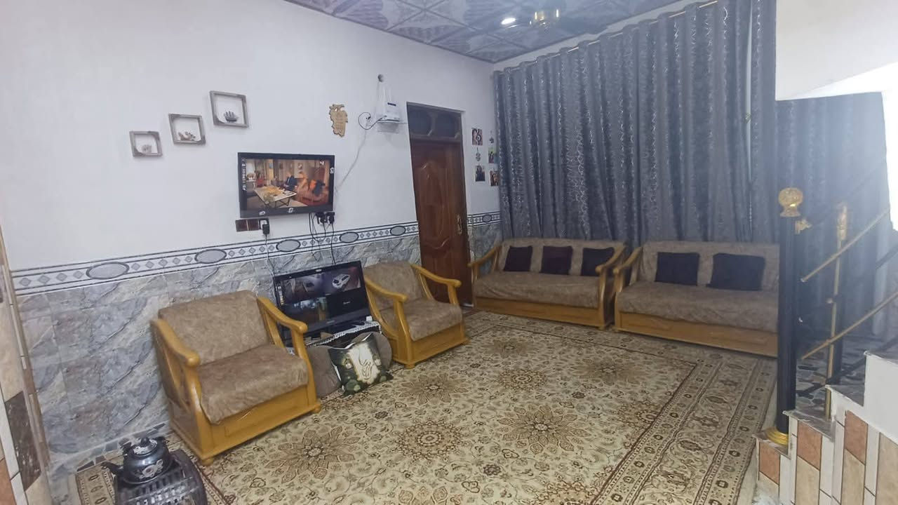 سلام عليكم بيت للبيع في الفلوجه الشهداء قرب جامع المرسلين المساحه 125 واجهة 10 ونزال 12 ونص صاير بطحي يحتوي علا اربع غرف نوم وصالتين وستغبال ومطبخ حار وبارد وكراج بيت خير من الله بيت جاهز من كلشي 
طابو صرف سند بسم شخص واحد تحويل مباشر ركن 
علا شارعين تبليط خدمات كامله مي كهربه تبليط مجاري السعر 140 وبي مجال للشراي للستفسار 
(***********)(‏‪***********‬‏)
