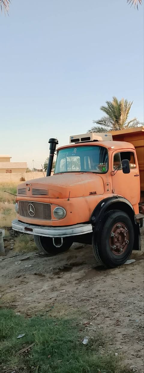 اقجم • شاحنة