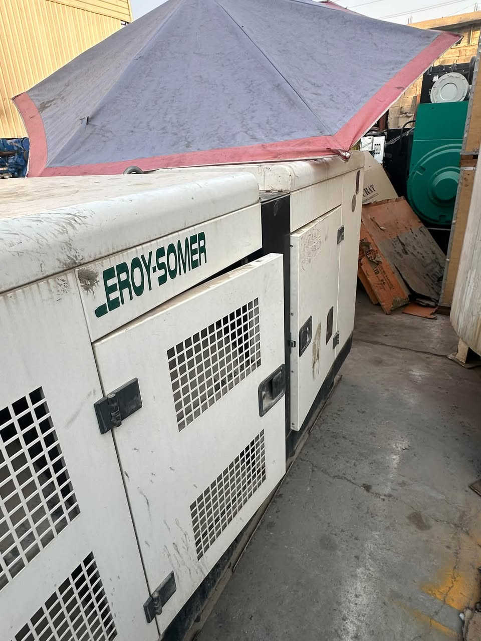 سلام عليكم مولد نوع بيركنز حجم60kv مشتغله الف ساعه موجوده بل كراده شارع52  السعر مطلوب بيهه  80 ورقه وبيه مجال مكينه نضيفه حيل   لاتصال ***********
