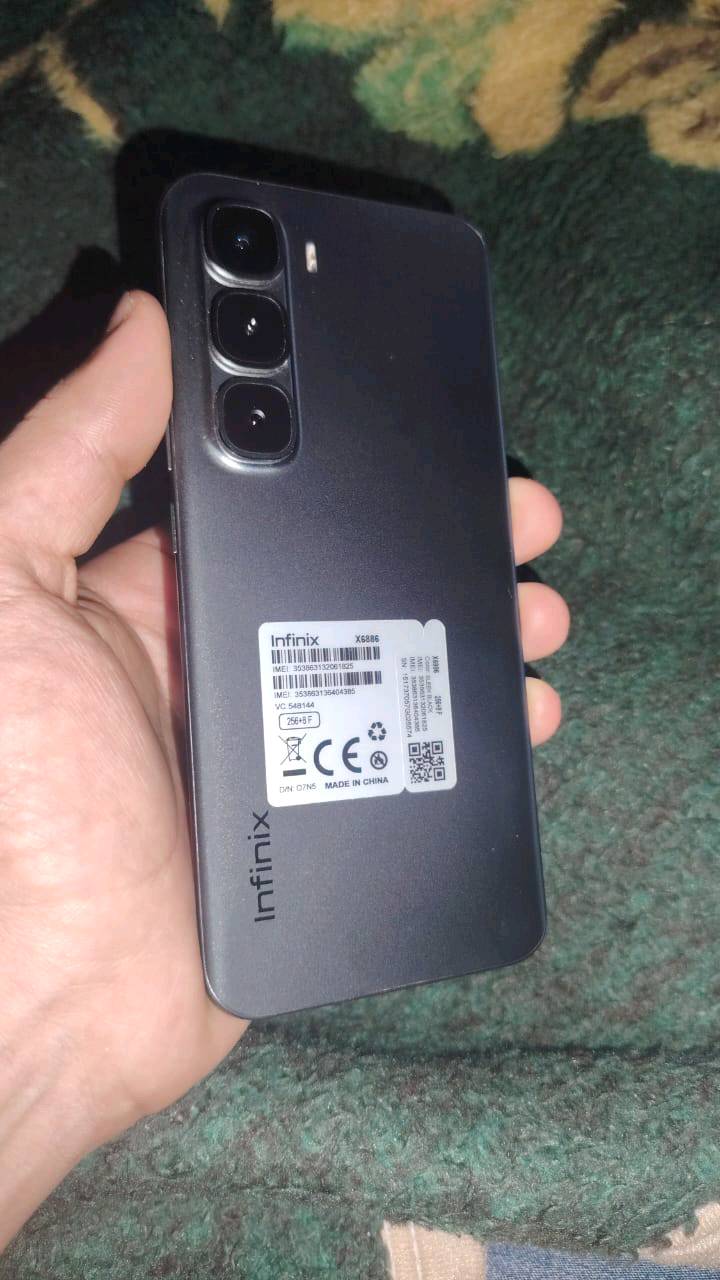 السلام عليكم
للبيع او مراس +Infinix Hot 60 Pro انفنكس هوت60 برو بلس

ذاكرة 256 عشوائية  8+8 
التصميم والوزن: يتميز الجهاز بأنه فائق النحافة بسُمك 5.95 ملم فقط، ويزن 155 غراماً.
الشاشة: شاشة منحنية الأطراف من نوع AMOLED بحجم 6.78 إنش، وبدقة عالية 1.5K، مع معدل تحديث سلس جداً يصل إلى 144 هرتز.
المعالج والأداء: يعمل بمعالج MediaTek Helio G200 بدقة تصنيع 6 نانومتر، لتقديم أداء ممتاز وموفر للطاقة  FPS 60 اطار في الثانية حقيقي +جير سكوب حقيقي  
الذاكرة والتخزين: يأتي بنسخة أساسية بسعة تخزين 256 جيجابايت مع ذاكرة عشوائية (رام) 8 جيجابايت (ويمكن توسيعها افتراضياً). لتصل الى 16 جيجا 8+8 
الكاميرا الخلفية: كاميرا أساسية بدقة 50 ميجابكسل بمستشعر سوني المميز Sony IMX882 للقطات واضحة.
البطارية والشحن: بطارية ضخمة بسعة 5160 مللي أمبير تدعم الشحن السريع بقدرة 45 واط
 مستخدم نضيف جدا ماكو فرق بينه وبين الجديد   استخدام قليل رايدة ب 250 ق

ملاحظه سعر الجديد بالسوك 325 - 330 ألف 
***********  واتساب - بغداد -العامرية

