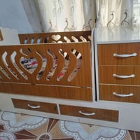سرير طفل • للبيع