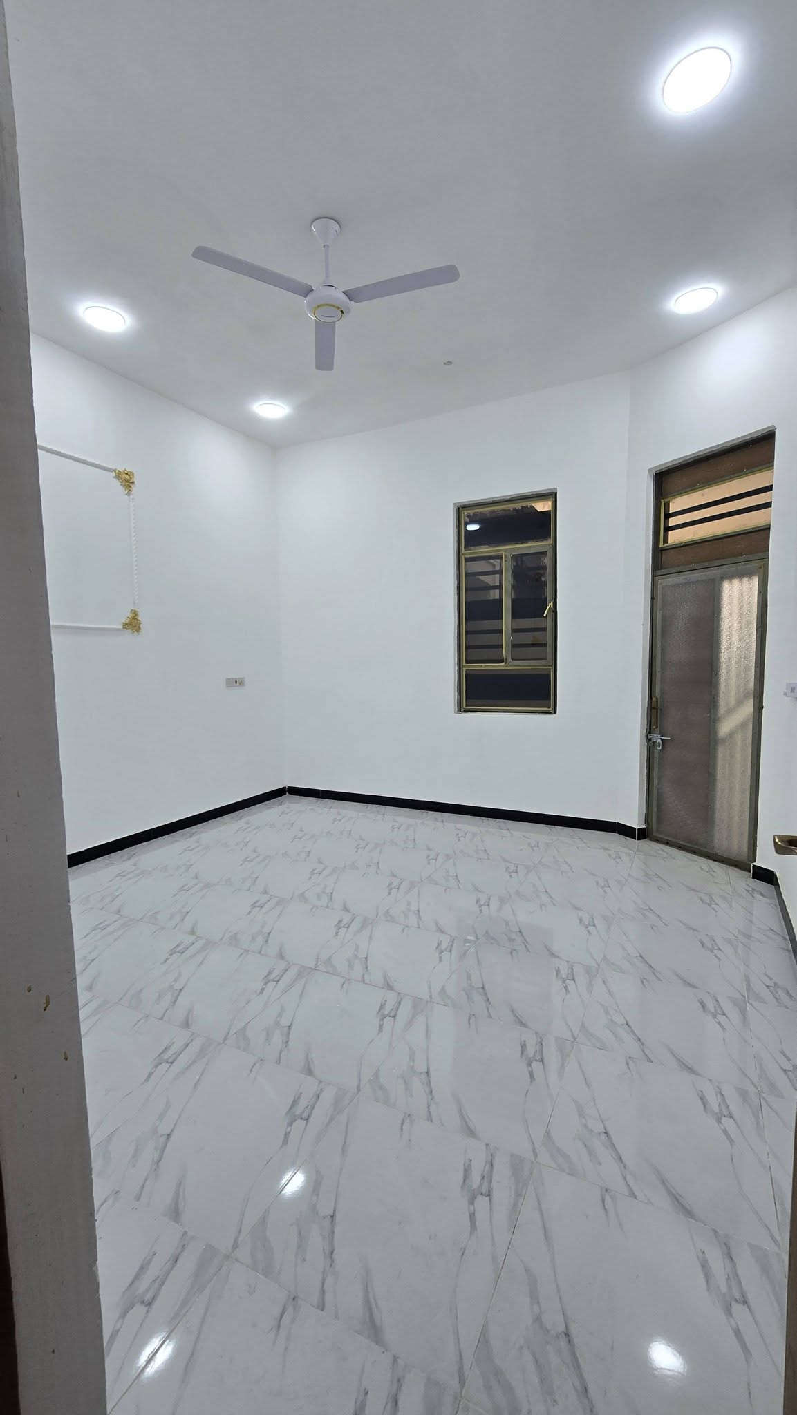 توفر دار سكن البيع
طابو زراعي والمالك عراقي
العنوان البصره حمدان شارع المركز
المساحه البيت الواحد 150متر
توفر كافت الخدمات ماي كهرباء تبليط مجاري
غرفتين وصاله وستغبال صحيات دخليه وخرجيه منور بناه حديث شغل درجه ‏أوله
السعر 82مليون وقبل التفاوض
الستفسار تصل ***********
ابو عباس
