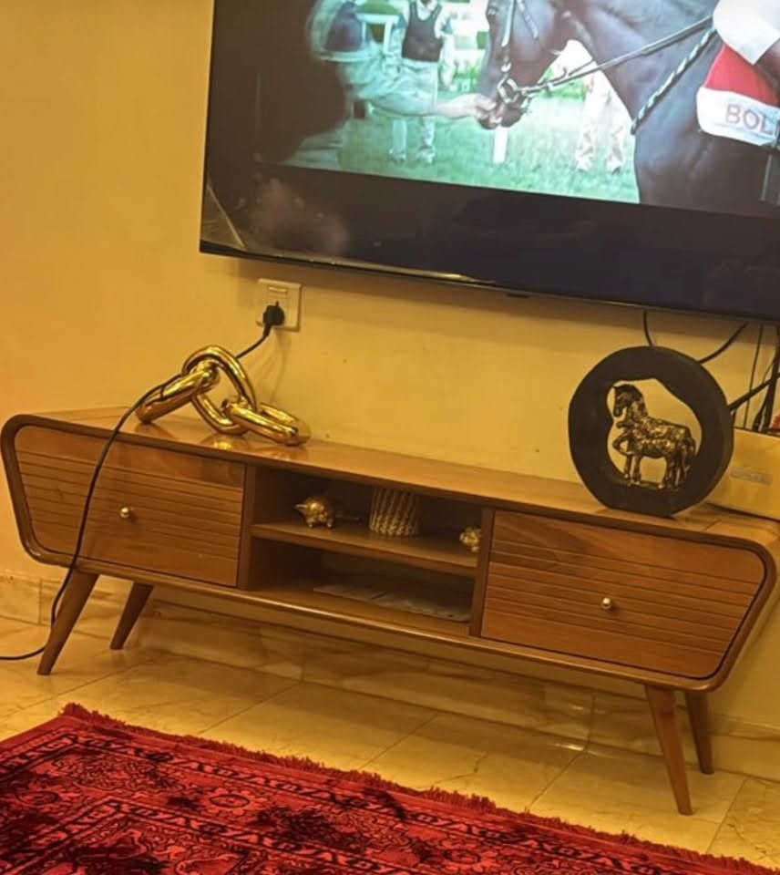 للبيع زاويه 500 الف
ميز تلفزيون 150
 المكان اليرموك
***********
