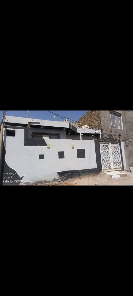 بيت للبيع ١٠٠ متر مربعه بي غرفه وصاله ومطبخ وحمام داخلي وحمام خارجي واستقبال واجهه البيت ٨ قريب على الشارع العام يبعد ٧٠ متر  مرقم من البلديه الاساس والسكف صب
موقعه : شارع المطار الجديد قريب محطه بانزين ريبال مقابيل شارع الشفلات .للتواصل *********** والخاص موجود ايضا
بيت للبيع ١٠٠ متر مربعه بي غرفه وصاله ومطبخ وحمام داخلي وحمام خارجي واستقبال واجهه البيت ٨ قريب على الشارع العام يبعد ٧٠ متر  مرقم من البلديه الاساس والسكف صب
