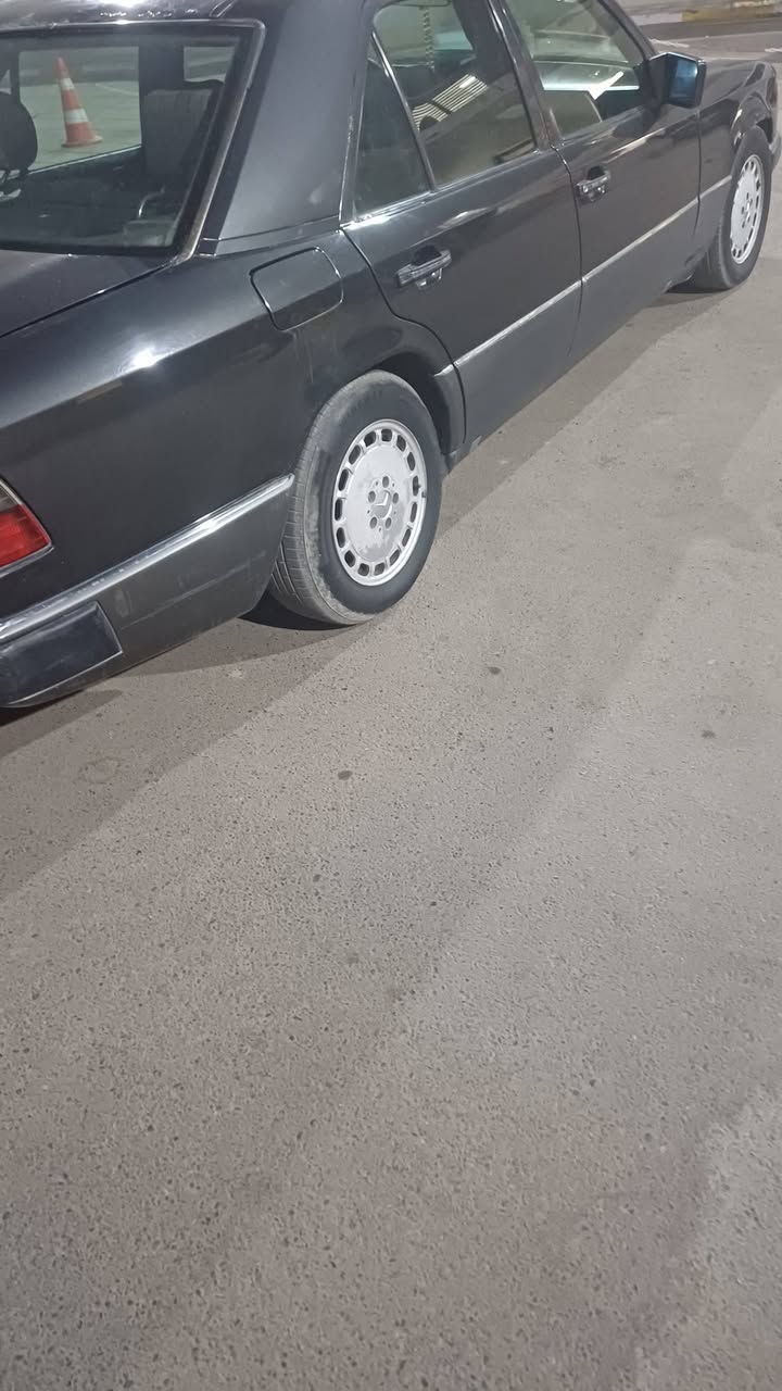 سلام عليكم اخوان مارسدس للبيع بغداد انكليزي جاهزه من كلشي حمدلله كهربائيات حداديه محرك بلاد نعمه من الله *********** مكاني بغداد
