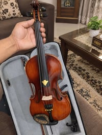 كمنجه ماركة ارين خشب بكل أجزاءها قوس جديد اوتار جديده شولدر)(كتافيه) و...