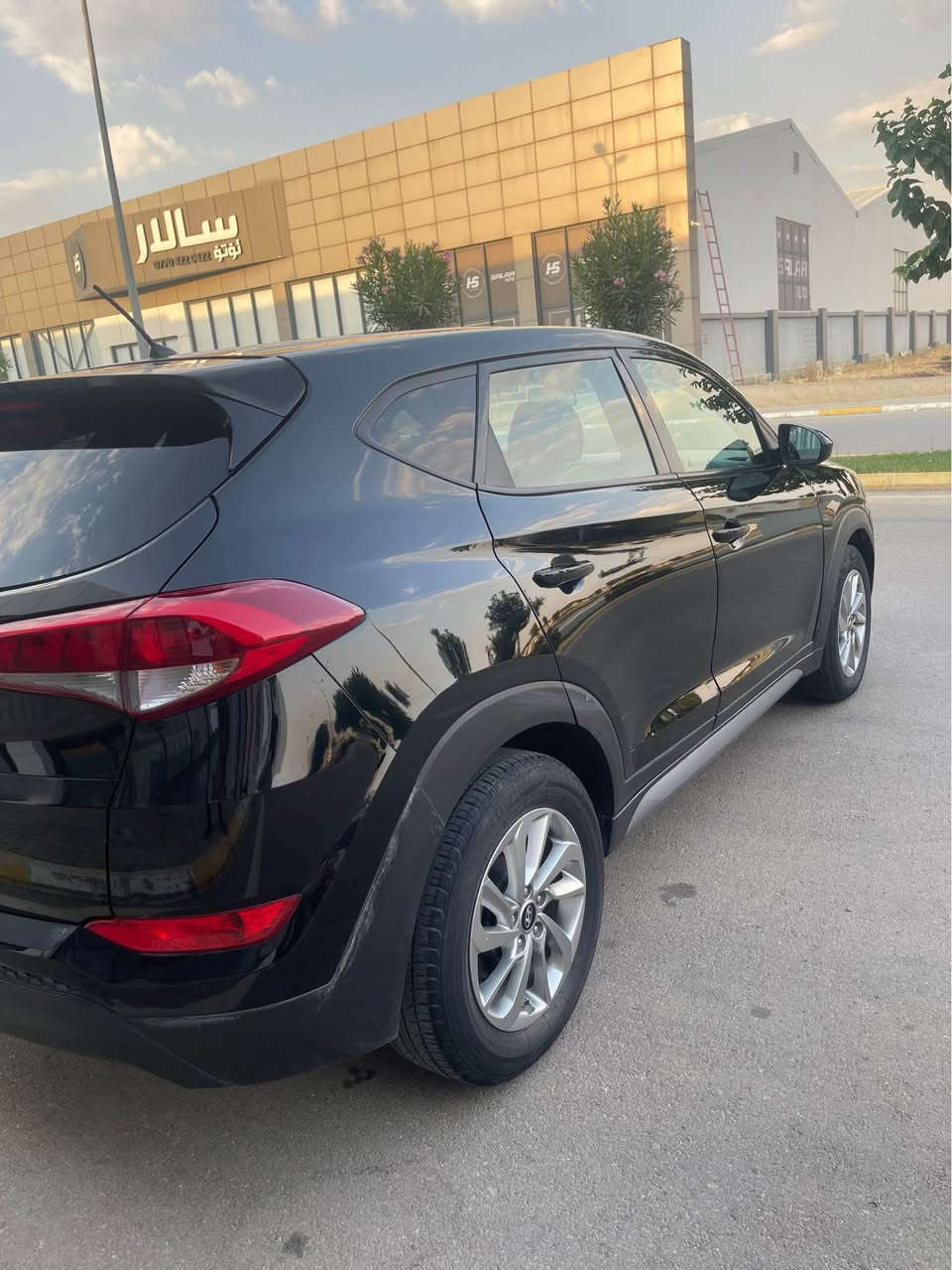 هۆندا تۆکسۆن ٢٠١٨
مواسەفات ئەمریکی ٢ پارچەی بۆیاخە بێ ناوگرتن 
هیچ مەسرەفێکی نییە کاڵ بونەوەی نییە 
جام کارەبا ئاوێنە کارەبا تراکشن مۆدی هاتنە خوار شاشە لەمس کامێرە بلاجیکتۆر تەبرید سوکان ڤۆلیۆم تەحدید سورعە بلوتوز AUX usb
گێر تۆتۆماتیک و عادی ٦ گێڕ
مەکینە ٢٠ نەکراوەتەوە 
٩٦٠٠٠ مل ڕۆیشتووە
هەموو سێرڤزێکی تازە بۆکراوە
سەنەوی تازەیە تا ٢٠٢٩
بەشەرتی تەحویل و غرامە
نرخی ١٥٥ گەڵاو مەجال 
سلێمانی (***********) السليمانية, العراق
