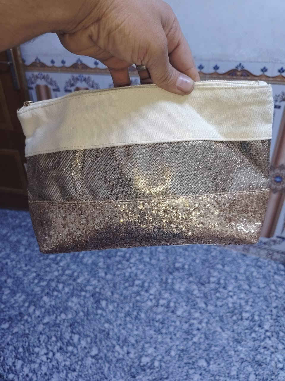 للبيع حقائب نسائية العدد ٦٠ مختلف الموديلات العنوان بغداد الدورة جمعية خير الله *********** للتواصل
