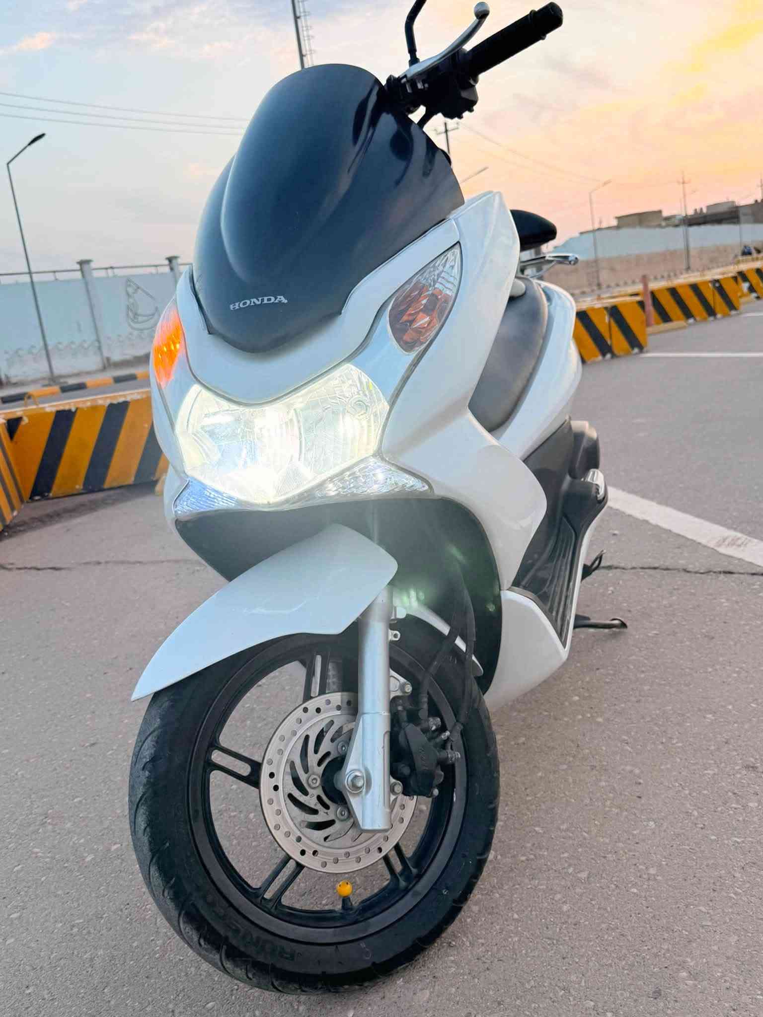 سلام عليكم pcx جيل اول ياباني jf 150cc
كفاله عامه من الكهربائيات الئ المحرك كلشي شغال بيه
السعر ١٠ وبيه مجال بسيط /ميسان
*********** وتساب او خاص اذ عندك شي

نص مكتوب في الصور:
- HONDA