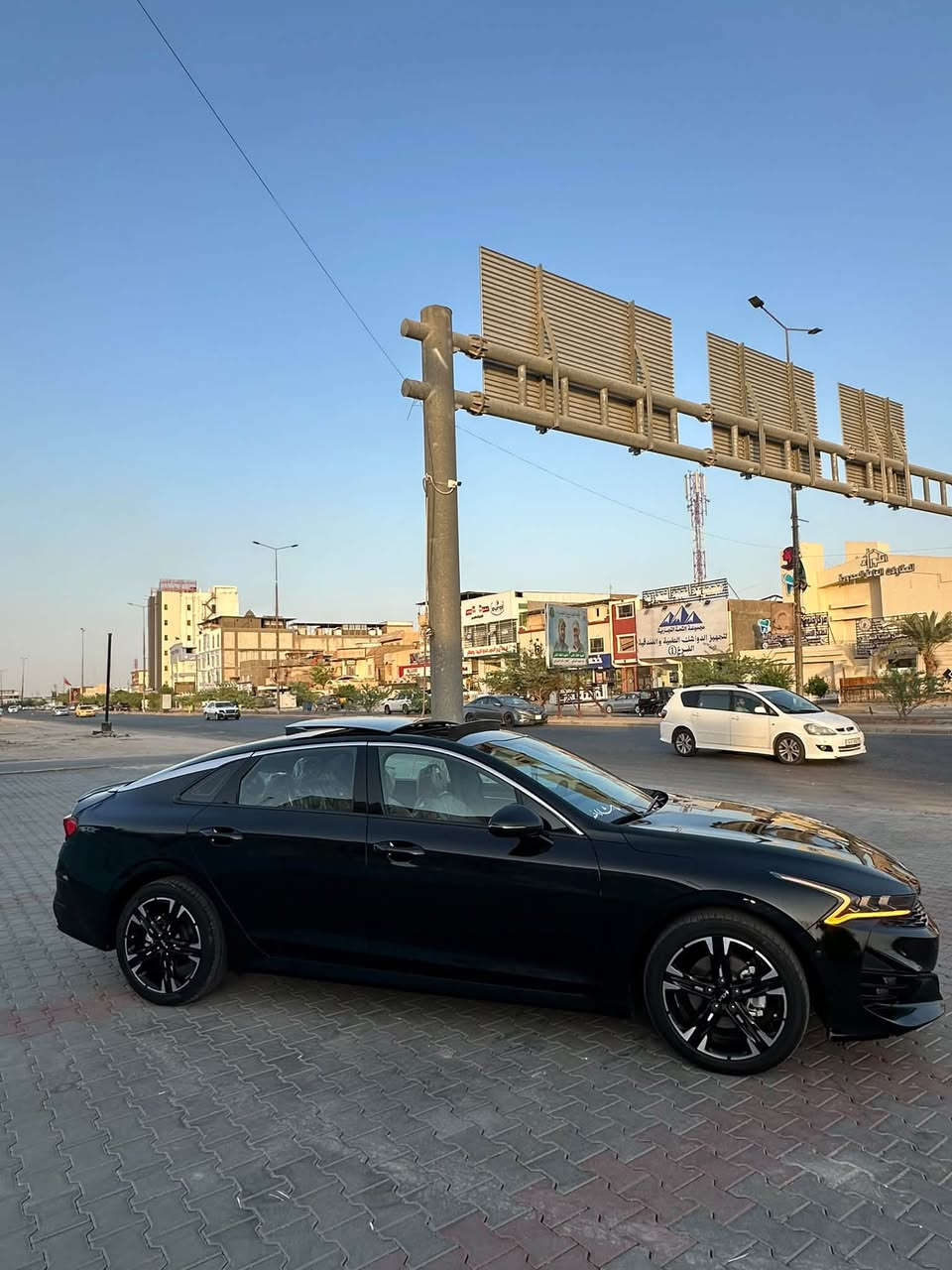 .ء GT_Line (K5)🚗
كي فايف وأرد امريكي 
(مديل 2024 رقم اربيل دولي )
حادث سيارة خلفي مبدل صندوك ( قبق جنطة )
 (+ بارد فقط باقي كفالة بدون أيرباك بجم وصفاح كبس )
            (سيارة فول ل فول أعله موصفات )
* المحرك: 1.6 لتر تيربو 4 سلندر
* القوة: 180 حصان
* العزم: 195 lb-ft
* القير: أوتوماتيك 8 سرعات 
* جنوط: 18 إنچ رياضية
* فتحة سقف: بانوراما
* مصابيح: LED أمامية + DR
* إضاءة خلفية: LED
* مرايات: سوداء مع إشارات LED
* واجهة GT-Line رياضية
* كشنات كهربائي + تدفئة 
* مقود رياضي 
* شاشـة وسطية 10.25 إنچ في التجهيزات الأعلى/الحزم
* شاحن لاسلكي 
* قيادة ذاتية + تحديد مسار + مود قيادة SPORT 
* أنظمة أمان ومساعدة للسائق
* السعر اب 157 وبيها مجال 
* العنوان البصرة الجنينة 
* رقمي ***********
