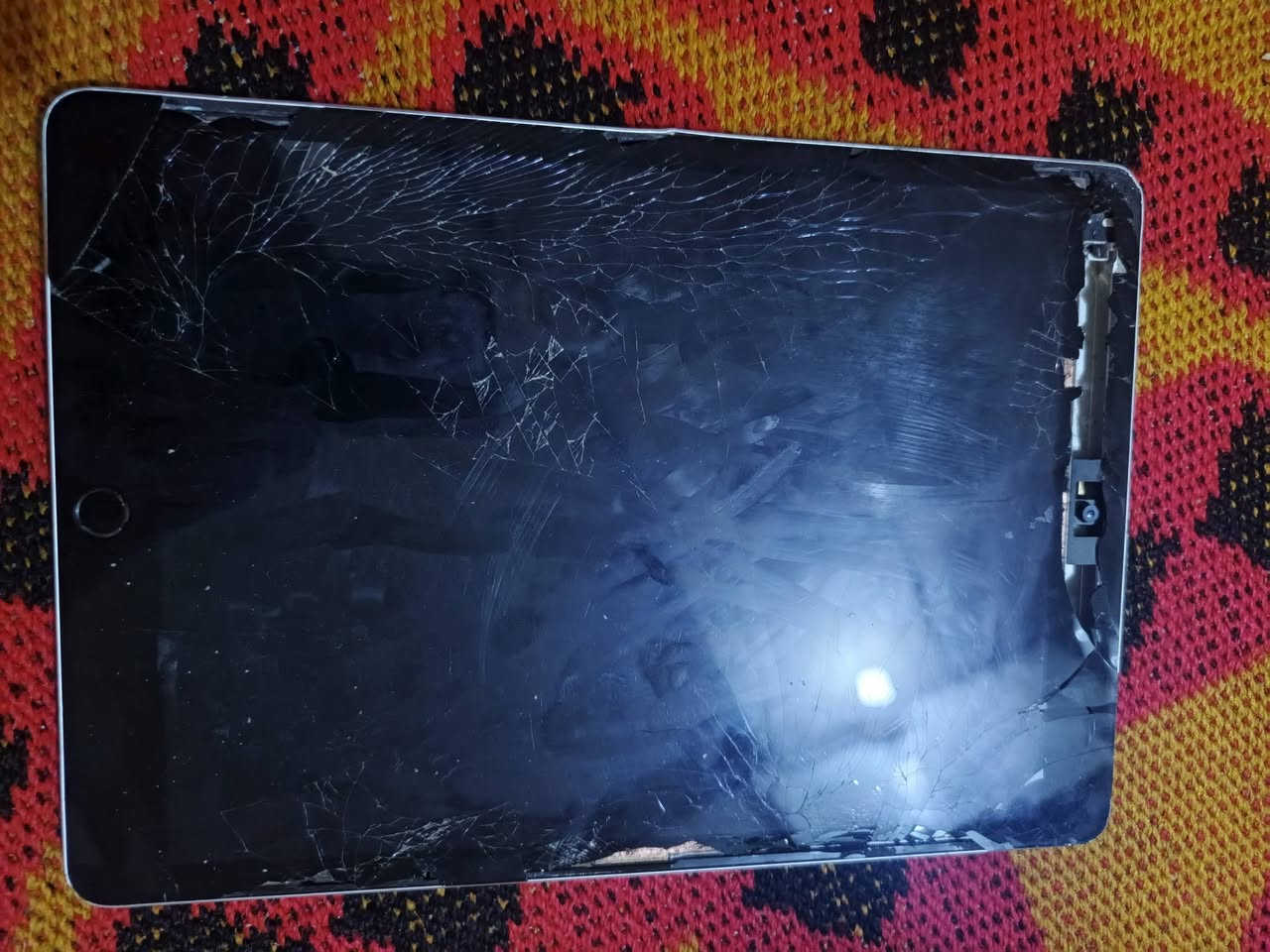 ايباد و تلفون للبيع ايفون تسعه مساحه 64 بطارية 89 فقط الكلاس الخارجي مفلش وبي عواج خفيف مابين كلشي مابدل وتلفون انفنكس نوت اربعين برو فقط الشاشه مكسوره مساحته 256 وبوبجي 60 افريم و الايباد هم كذلك سعرهن 200 مع التوصيل داخل بغداد فقط وعادي مفرد الرقم ***********
