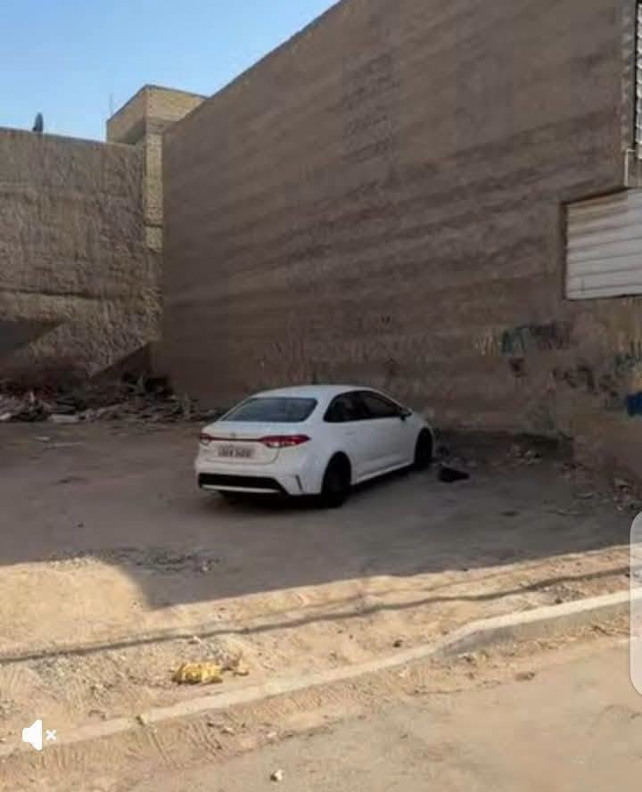 قطعة ارض للبيع 
موقع مميز حي الجامعه مقابل كلية الطب 
المساحه 200م طابو ملك صرف 
الواجهه 10 نزال 20
قريبه جداا من الشارع العام 
السعر خاص او اتصال 
***********
