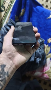 اي 31 نضيف كلشي مابدل بي بس البصمه مال شاشه وكفت مااعرف شنو السبب ذاكر...