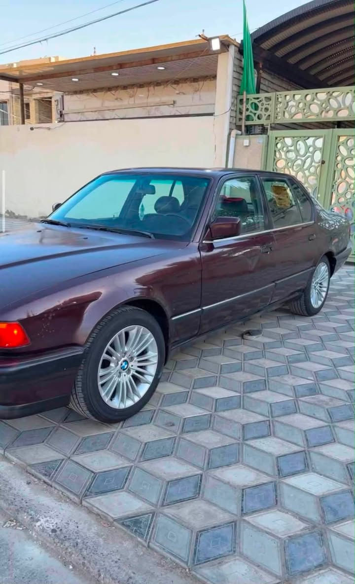 سلام عليكم بي أم موديل 92 رقم صدامي حجم 735 سياره صدر حداديه تخم تاير كله جديد
سياره بلواقع  احله من صوره عنوان بغداد سعر الاتصال ع رقم ***********بيع مستعجل

