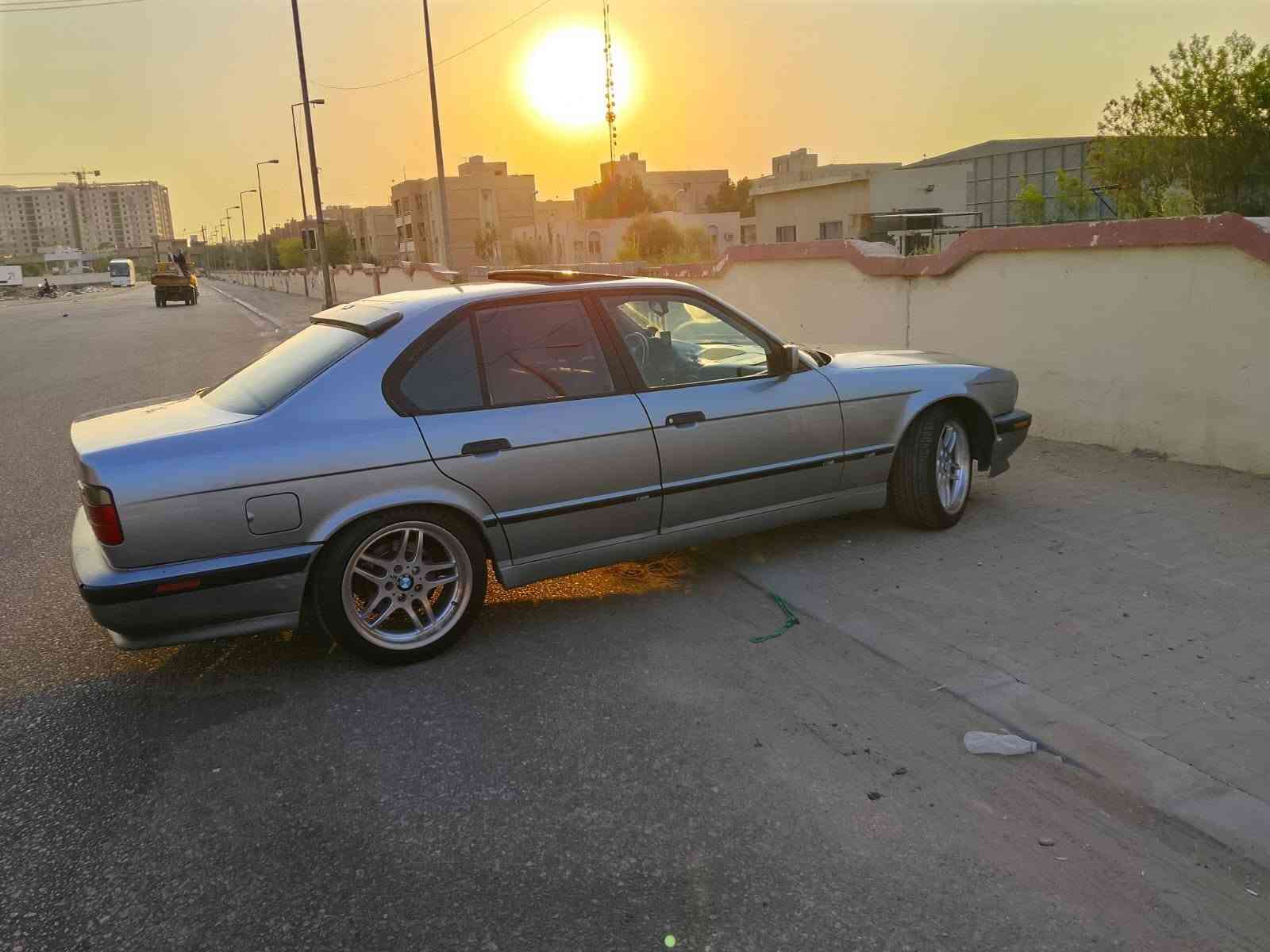 *********** سعرها 65$ سياره بي ام  حجم 525 موديل 1993 اصل رقم أربيل دولي مداور مباشر سياره جاهزه مكينه وكير بلادي فانوس جدد حداديه امامي وخلفي وتخم تاير ويل كب رياضي M جدد ترايش M كهربائيات فول شغاله جام كهربائي كشنات جلد بلادي جدد تبريد ثلج تدفئه كلشي بيها شغال كلش ناعمه ونشطه وترايه وين مايعجبك سياره كلش حلوه مصبوغه عام فتحه سقف شغاله مكاني النجف الإشراف سعره 65$وبيها مجال قليل الشراي يتصل ***********
