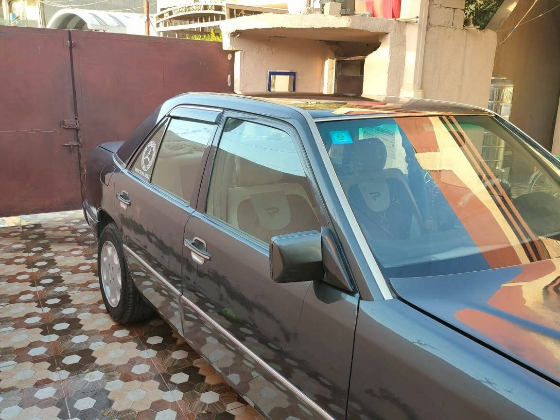 مارسدس دب للبيع 
موديل ٩٠  رقم ديالى شبه مميز
سنوية ل ٢٩
اللون اسود كحلي
محرك بطة ٢ ونص ديلكو لا صرف ولا بخار
قواعد دبل بلاد 
داخله بلادي نظيف جدا اسود ورصاصي
ارضيه جلد 
السيارة ناعمة جدا 
مصبوغه حزام جمالية
السعر ٦٠ وبيه مجال للشراي
المكان / ديالى / المقدادية
للاستفسار / *********** واتساب
