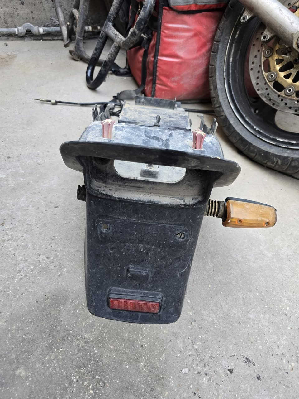 السلام عليكم 
غراض تفصيخ بطح CB400 الجيل الاول 
شتريد موجود 

مكاني بغداد حي العامل 
***********
