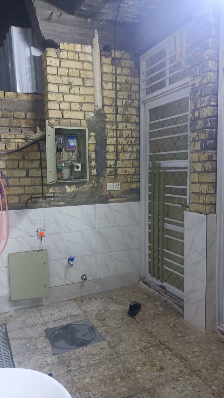 السلام عليكم بيت للبيع مساحته100متر واجهة5 ونزال20 طابق ثاني هيكل العنوان بغداد البلديات حي الرقيه مقابيل الصحفيين السعر120 مليون وبي مجال للاستفسار الاتصال عل الرقم ***********

