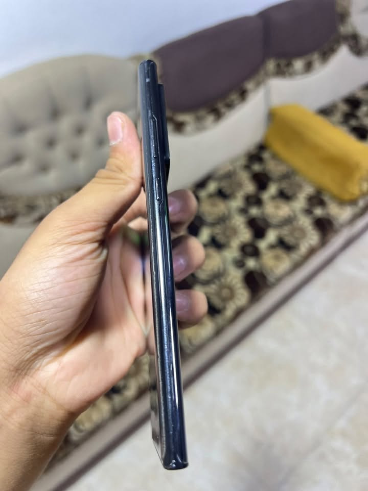 سلام عليكم
جهاز نوت 20 الترا مكفوله كفاله عامه 

جهاز أمريكي 

كلش نضيف وياه قلم مالته

سعره 375 

وبي مجال بسيط 

مكاني واسط صويره  

تواصل *********** وتساب

التوضيح الكسر بل لزكه مو بل شاشه
