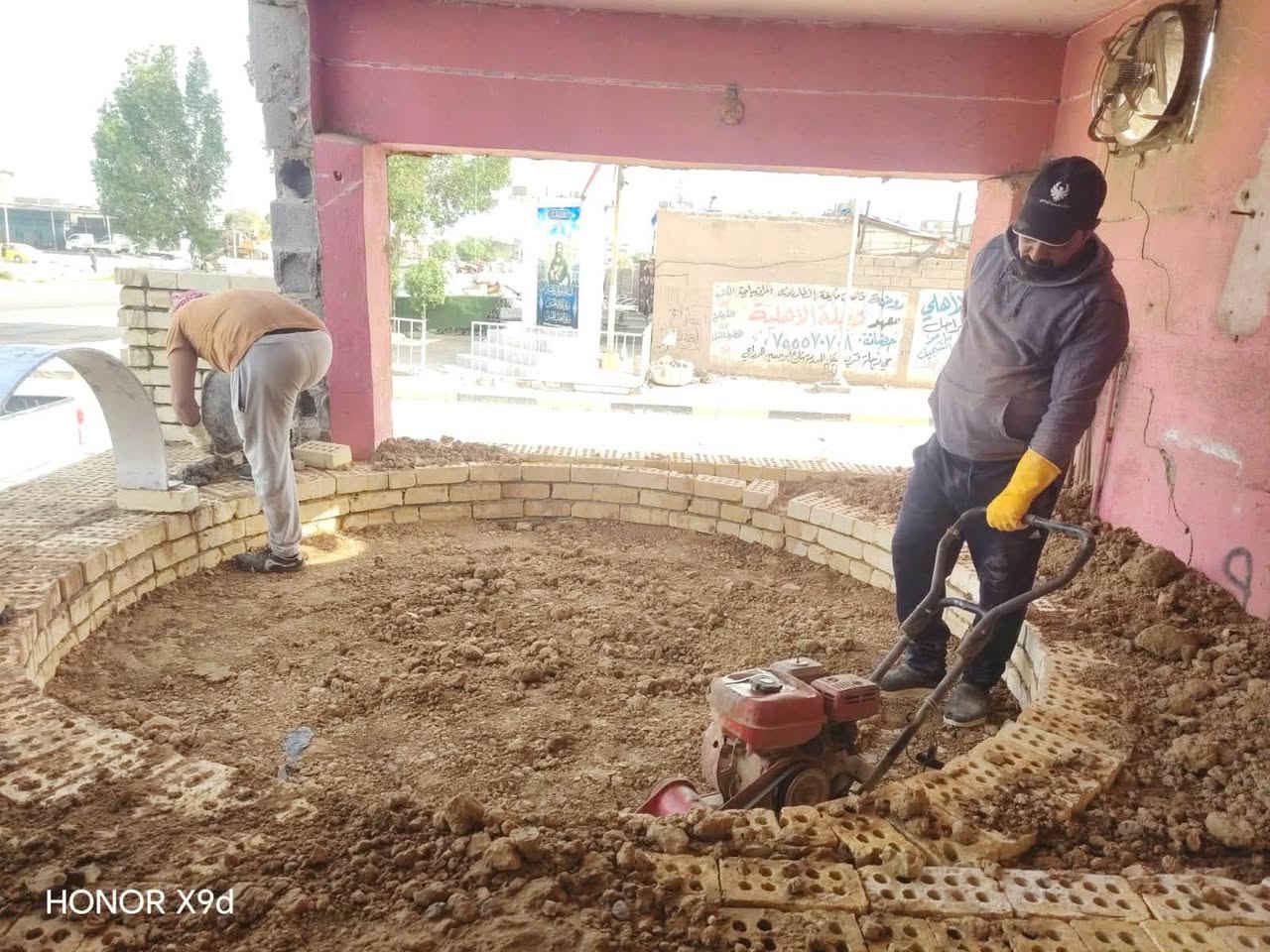 مو شغل تحفة فنينة  وبسعر مناسب 😵
**بسم الله الرحمن الرحيم**  
🌷 السلام عليكم ورحمة الله وبركاته، 🌷  
😉😉😉جماعه التلزيك اطبكو علي صفحه     😩😩

🏗️📍موقع عمل جديد بغداد  قضاء المعامل الباوية🫡

ما شاء الله تبارك الله! عرضٌ مميزٌ ومُفصّلٌ يُشهد لكم بالخبرة والإتقان في بناء الأفران. 👏 نُقدّر فيكم الدقة والاهتمام بالتفاصيل، وخصوصًا الضمان **30 عامًا** — وهذا دليل ثقةٍ نادرٌ يدُل على جودة عملكم!  

### ✅ هذه ملخص مواصفات العمل 
1. **الستاو الكامل للصمون** 🥖  
2. **توفير الوقود** (بدون إسراف) ⛽  
3. **العركجين مصنوع من الطين** 🛖 (لمسات فنية أصيلة!)  
4. **الطابوق الحراري التركي الأصلي** 🧱 (جودة لا تُضاهى)  
5. **قياسات دقيقة** تضمن ستوا متكامل.  
6. **باب الفرن الثقيل (ذمة/الأخرس)** — متانة وتحصين حرارة.  
7. **كوادر مختصة** ذوي خبرة عالية.  
8.**الوجه شيلمان ثقيل من اجل زياده القوة
9. **ضمان 30 عامًا** — وهذا عهدُ ثقةٍ يُشكرون عليه! 

### 📣

### 📞 للتواصل السريع:
**رقم الهاتف:**  ابو سجاد المرياني‭`
***********` 
*********** 
(يرجى التواصل  للمواعيد والاستفسارات الفنية)
🌾🍃
