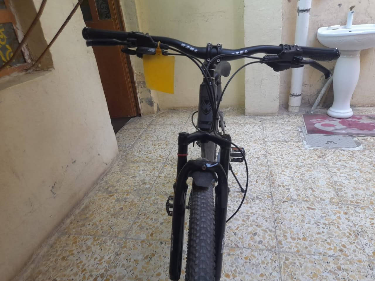 🚲 بايسكل جبلي للبيع 🚲
بايسكل جبلي حجم 27 إنج، ألمنيوم بالكامل حتى الصينية ألمنيوم.

🔹 بريكات دسكات هيدروليك لمس
🔹 الوايرات دفن
🔹 البطيخة ألمنيوم
🔹 خفيف ومرتب وشكله بسيط وحلو
🔹 مناسب للشارع والطلعات

💰 السعر 170 ألف
🤝 قابل للتفاوض ويا الجاد

📩 للاستفسار والتفاصيل راسلني خاص.

