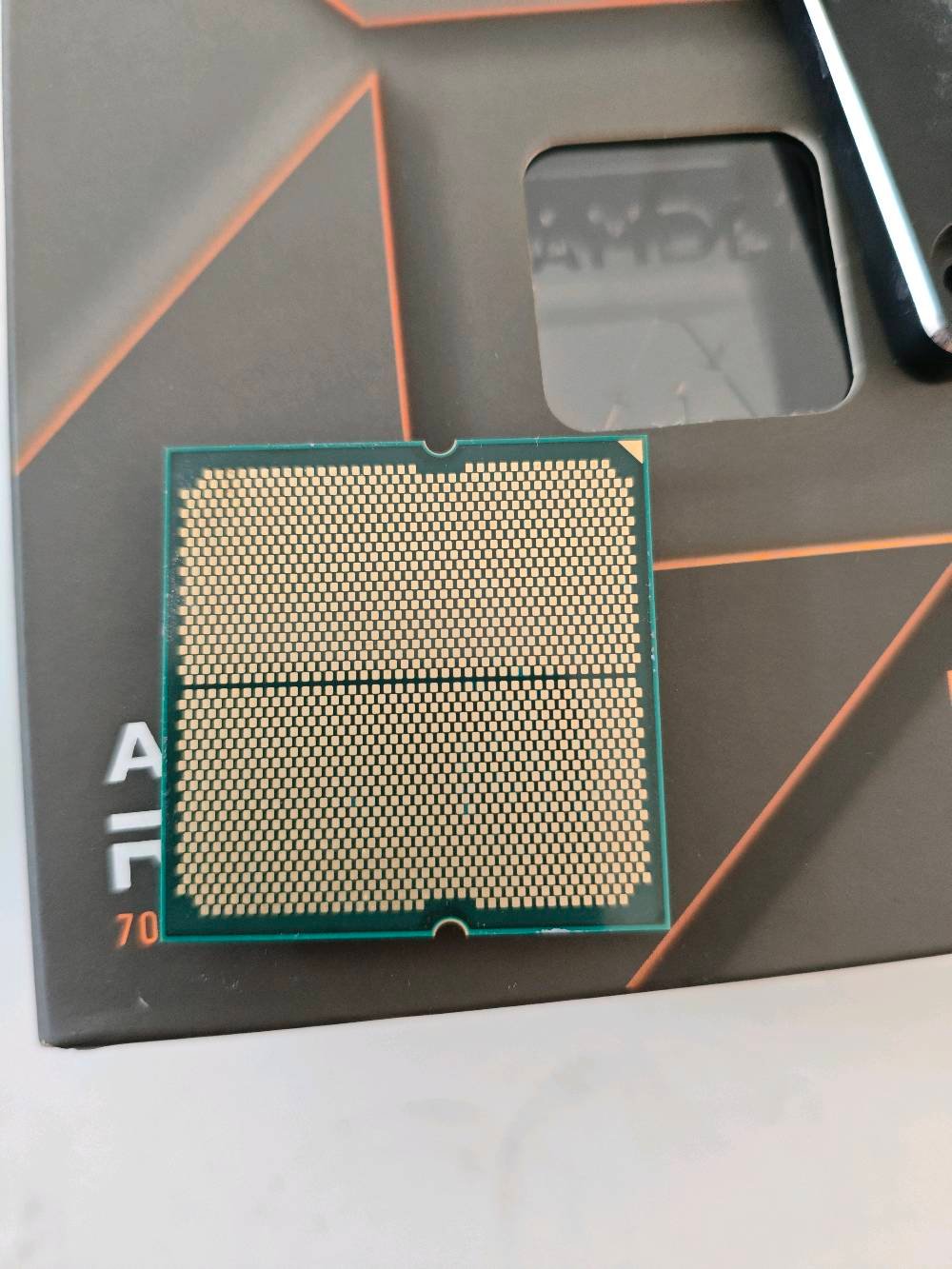 سلام عليكم 

معالج ryzen 5 7600 مستخدم للبيع وشرط فحص 
ملحاقاته كامله و وياه الفريم الأسود

السعر 190 و بيه مجال للشراي


العنوان بغداد چكوك
الاستلام مباشر و ما اتعامل وي توصيل
المعالج مستخدم شكد تقريباً؟ وهل عليه أي ضمان أو فاتورة/كفالة بعد؟: 
مستخدم 6 اشهر على ما أتذكر 
شنو سبب البيع؟ وهل المعالج شغال 100% وبدون حرارة زايدة أو مشاكل؟: 
اريد ابيع التجميعة مالتي، و المعالج خالي من اي ضرر او عطل
الفريم الأسود AM5 هذا أصلي وماله كامل الملحقات، لو أكو شي ناقص غيره؟: 
كامل ملحقات
الاستلام وين بالضبط ببغداد چكوك، وأي وقت يناسبك للفحص والاستلام المباشر؟: 
قريب من المعارض و يفضل الاستلام يكون الظهر او العصر 
السعر 190 نهائي لو بيه تفاوض؟ وإذا أكو تفاوض شكد آخر سعر؟: 
ان شاء الله بيه مجال 