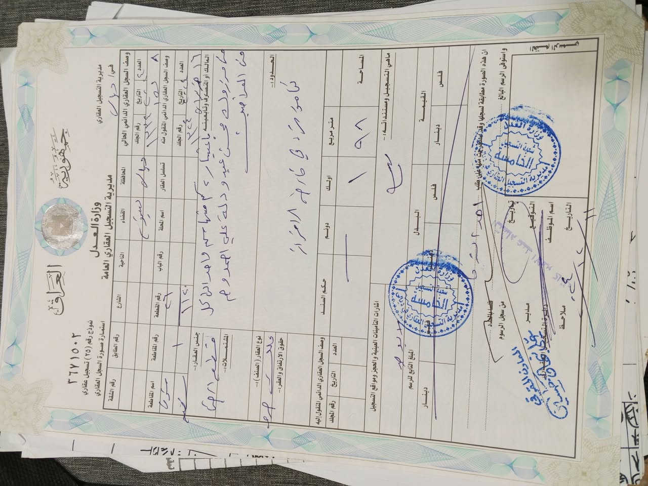 السلام عليكم قطعه للبيع منطقه  برغه طابو صرف بسمي موقع مميز ماقبيل المدرسة الصيني الجديده خدمات كامله القطعه ركن على شارعبن مساحه 99مربعه تحتوي على بتلو واجازه بناء ***********
