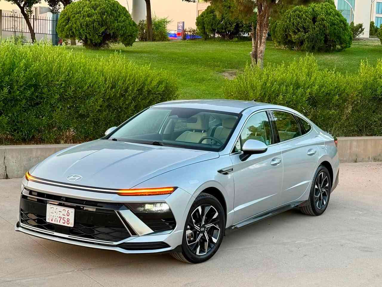 هيونداي سوناتا SEL 2024
سلفر/ 30 الف ميل 
حجم المحرك :2500 cc (المرغوب بدون تيربو)
✔️ بصمة  أبواب + تشغيل بصمة
✔️ شاشة كبيرة CarPlay 
✔️ كاميرات + حساسات + رادارات
✔️ أوضاع قيادة (ECO / NORMAL / SPORT)
✔️ كرسي كهربائي 
     والعديد من الإضافات الأخرى 

🔧 الضرر:  بدون صبغ (ربع جاملغ جه السايق تعديلpdr ورصعه في تكمه السايق اثر التحميل موضحه بالصور)
(جميع قطع السياره أصليه)
 الايرباك : بدون ايرباك جميع الايرباكات أصليه

رقم الشاصي : KMHL64JA4RA410801

💰 السعر: 17500 $ (قابل للتفاوض بعد المعاينة)

الرقم: بدون رقم – يترقم في أربيل دهوك سليمانيه(كلفة الرقم 1100 $ على المشتري)

📍الموقع : أربيل
📞 *********** (اتصال / واتساب / فايبر)
