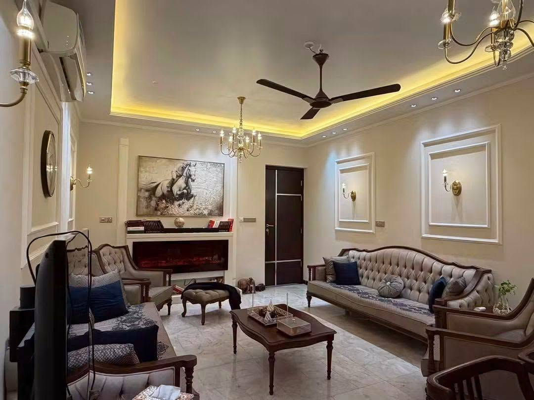 🏠 / دار للبيع مساحه ٢٣٠ م طابو صرف 

            واجهه ١٠.٥ م / نزال ٢٢.٥ م 

🧱 بناء حديث درجه أولى 

الطابق الاول / مطبخ . أستقبال . هول . غرفتين . مجمع صحيات . كراج . حديقه 

الطابق الثاني / ٣ غرف . هول . مجمع صحيات

🌎 الموقع / المحاربين قريب جدآ من شارع ٦٠ ( موقع مميز )

للأستفسار أكثر مراجعة مكتب 
عقارات أراضي بابل الخضراء للمقاولات العامه والتصاميم الهندسية 
شارع ٦٠ .. عمود ٣٠٠ .. مقابل أستدارة علي بقلي 
الشيخ حازم 
وسام محمد 
أبو حيدر / ***********
