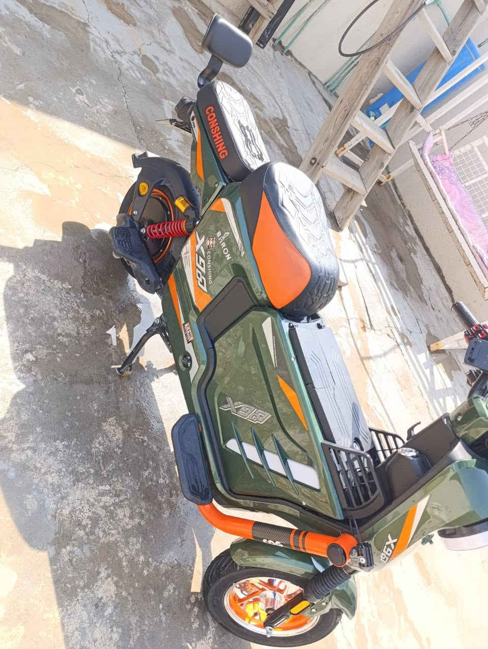 السلام عليكم دراجه شحن نوع X900دراجه نضيفه صالي شهر مشتريهه كامل ملحقاتها بطاريات نضيفات شوف العين ما بيه أي نقص  سعر 500وبيهه مجال قليل أو لل مراوس يانزين رقم الهاتف ***********
