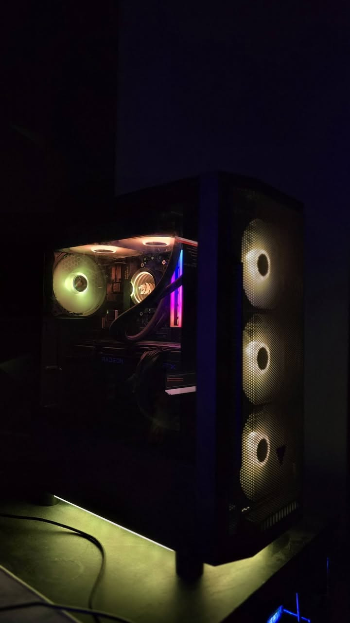 سلام عليكم تجميعة للبيع
Rx 6700xt 12g 3fan xfx
R7 5700x
B 550 gigabyt 4 slots
Ram 16 ddr4 RGB 
M.2 1t lexer 
Power 750w
مبرد مائي 240
حرارة الكرت تحت الضغط متعبر ٧٢
سعر التجميعة 1075 الف 
مكاني بغداد دورة مهدية الثانية 
***********
