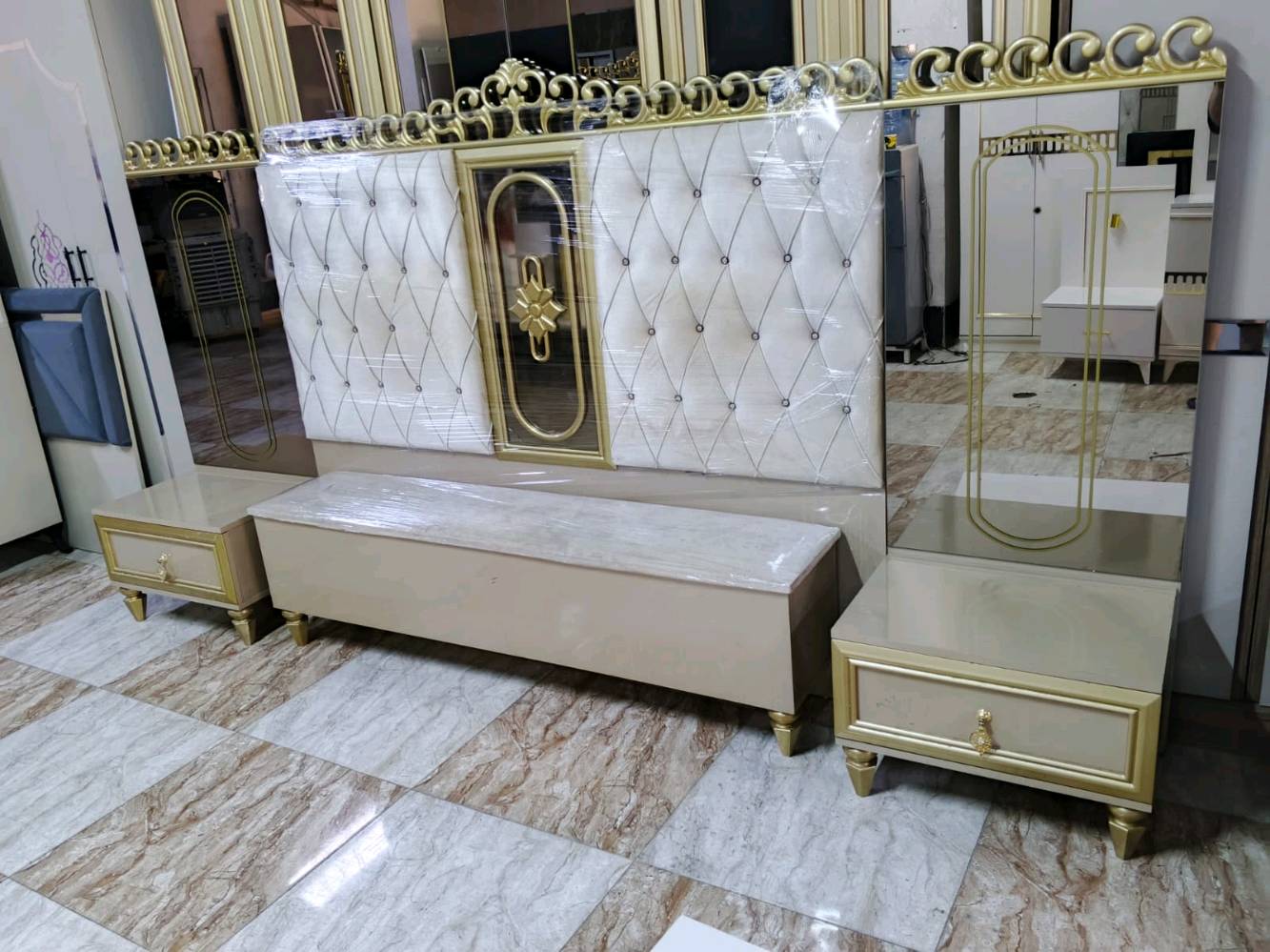 غرفه للبيع اخو جديد كلش نظيف سعر ٦٥٠ بيها مجال شراي تعال خاص عنوان كركوك
***********