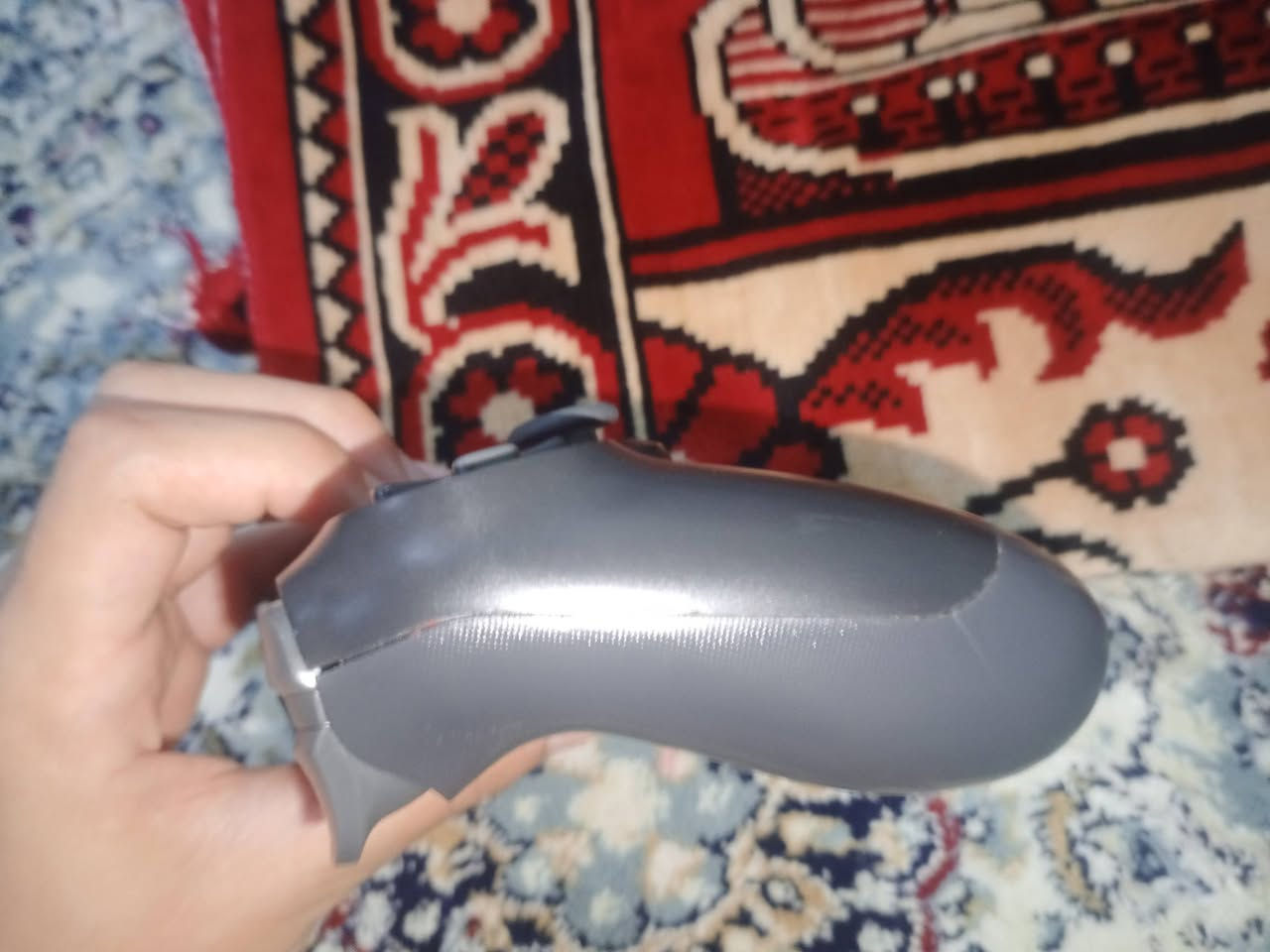 يا الله
السلام عليكم جويستك PS 4 للبيع اتوقع اصليه للبيع 

شغاله كامله كلش مو مبدل اي شي السعر 15 اذا ويه الجلاد 18 الف قفل قفل لأستفسار 
 واتساب 7826104114
