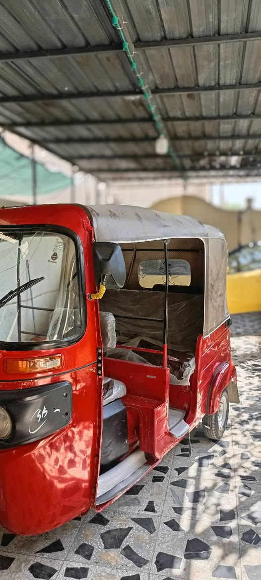 السلام عليكم تكتك للبيع موديل 18
خير من الله مرقمة بغداد 
المكان : بغداد 
السعر 5,750 وبيها مجال للشراي 
متواجد واتساب و خط : ***********
