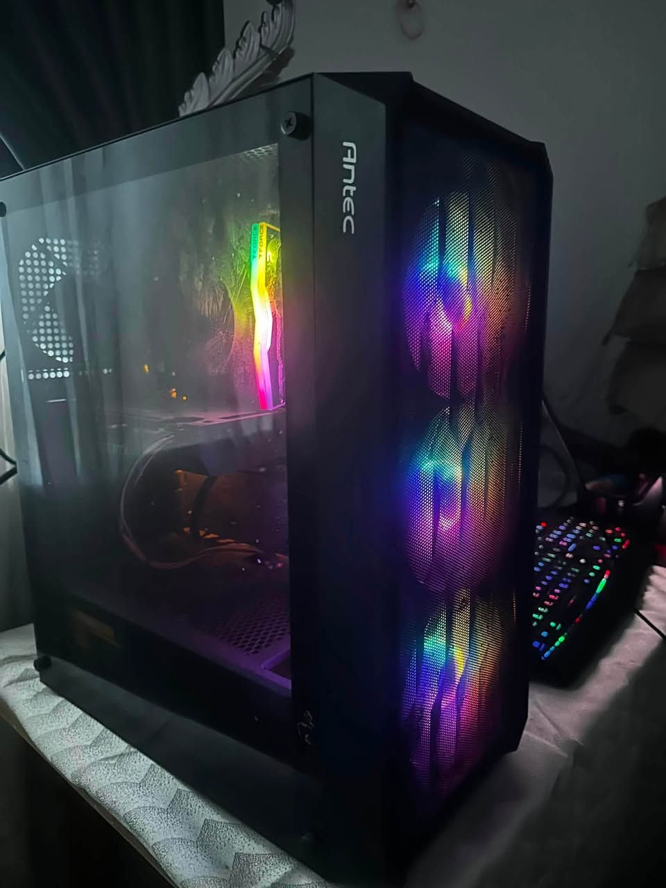 Pc للبيع
الكارت شاشه 4060
معالج i5 13
Ram2*8=16 ddr
الهارد m.2 1t
ويايه شاشه msi 180hz
ماوس و كيبورد و سماعه ريد راكون 
للتواصل واتس ***********
