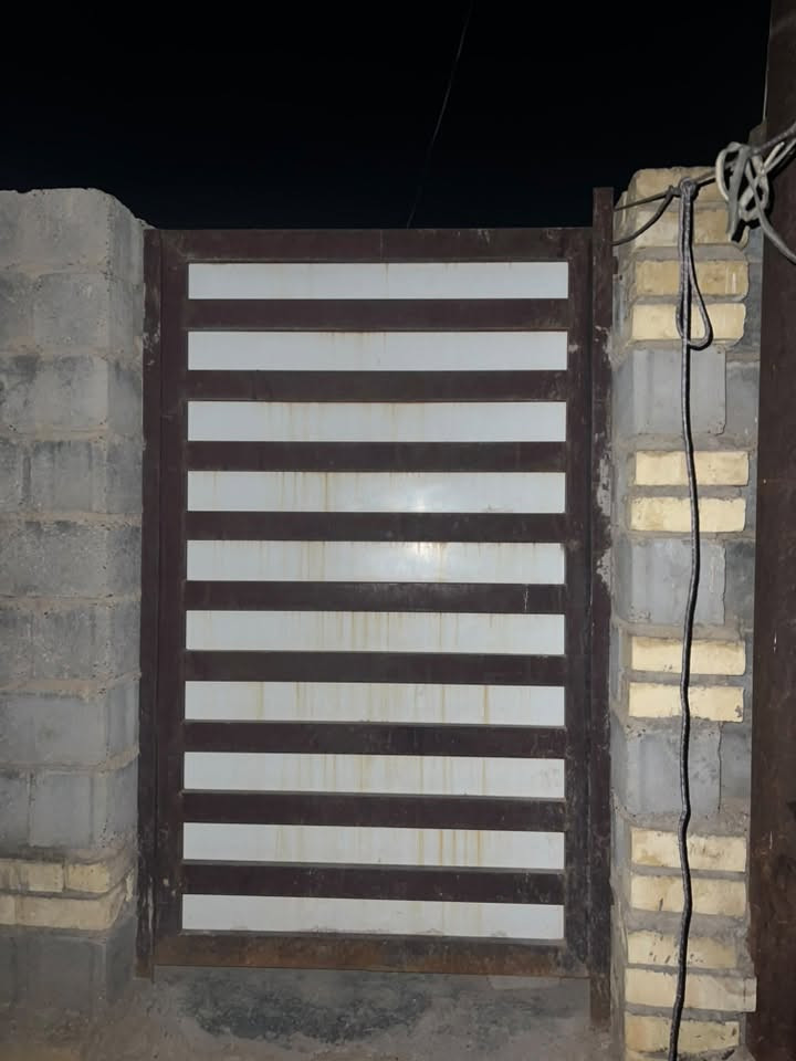 سلام عليكم عندي ذني البوب والشبابيك للبيع الي يفيدنه  خلي يراسلني وتساب لو يدك عليه ***********
