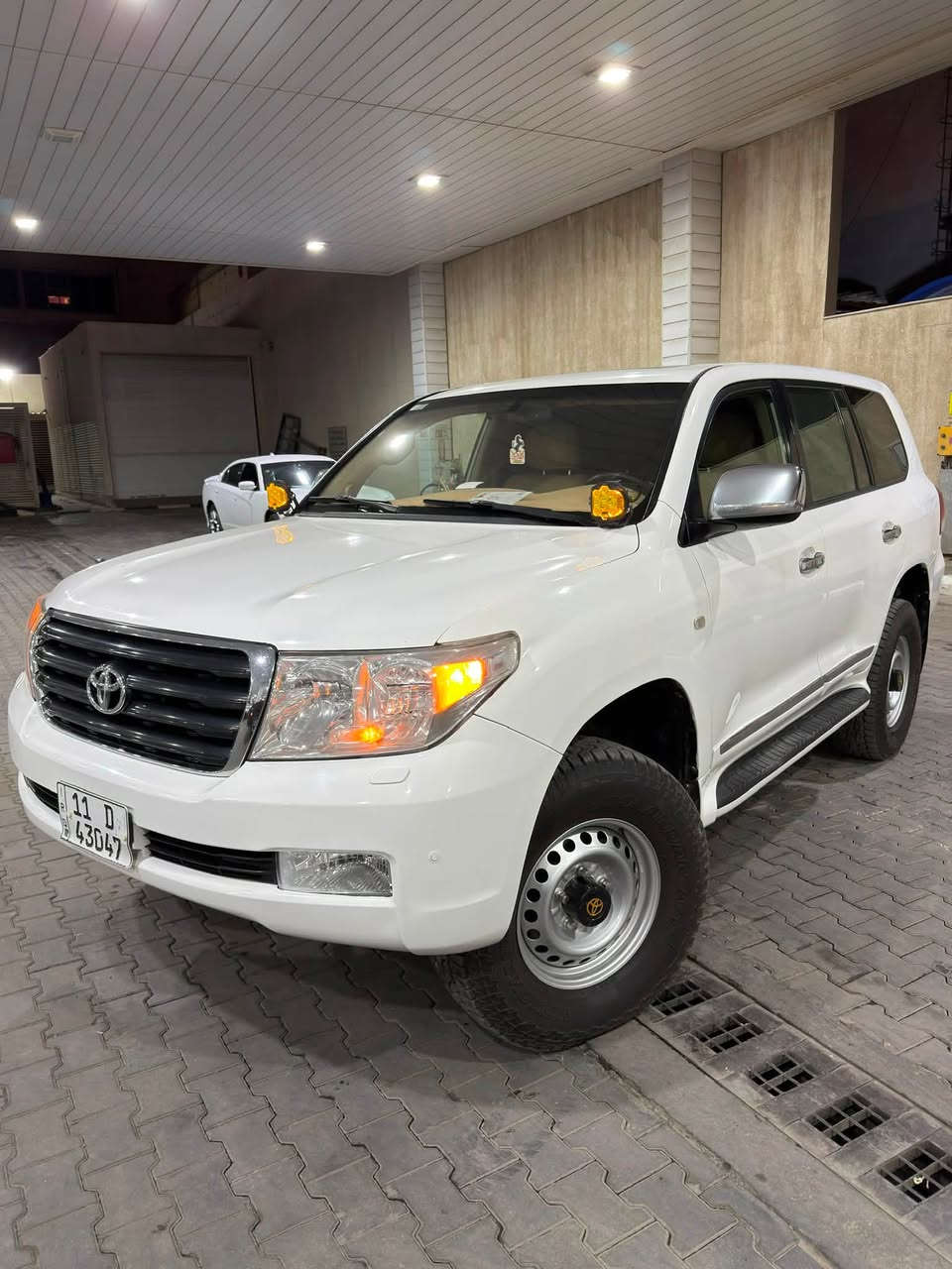 السلام عليكم 
لاندكروزر VXR 2009 V8 رقم بغداد باسمي فول مواصفات 
السيارة جاهزة من كلشي ومابيها اي نقص السيارة بيها كم قطعة صبغ بدون ضربة مكاني البصرة 

 للاستفسار ***********
