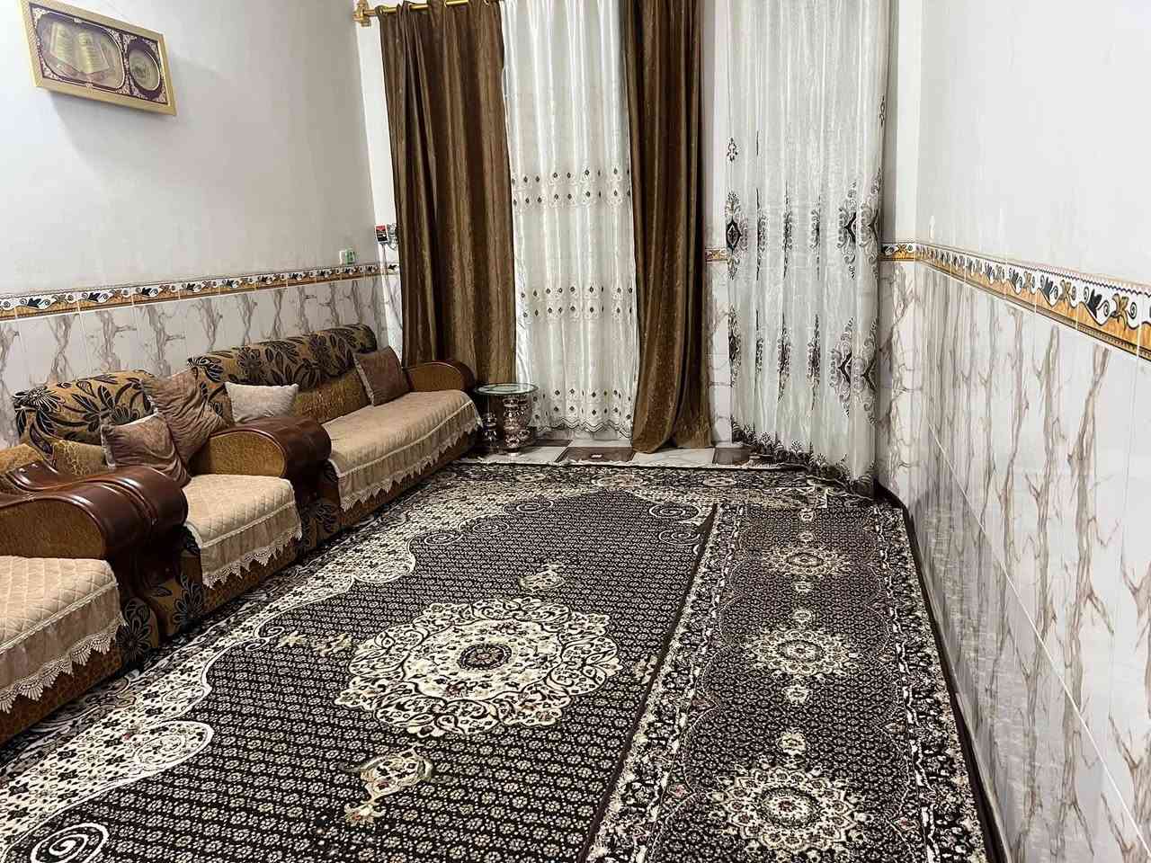 سلام عليكم يوجد بيت للبيع
مساحته البيت 150. متر 
البيت يتكون من طابقين 
الطابق الأول غرفتين نوم وصاله واستقبال و مطبخ
سراميك الارضيه وجدران 120 سراميك 
الطابق الثاني غرفتين نوم وصاله واستقبال و مطبخ
سراميك الارضيه وجدران زاره أم 13 سانتين 
مكان البيت بعقوبه المفرق قريت الحاج ناصر 
الرقم وستفسار *********** وتساب

