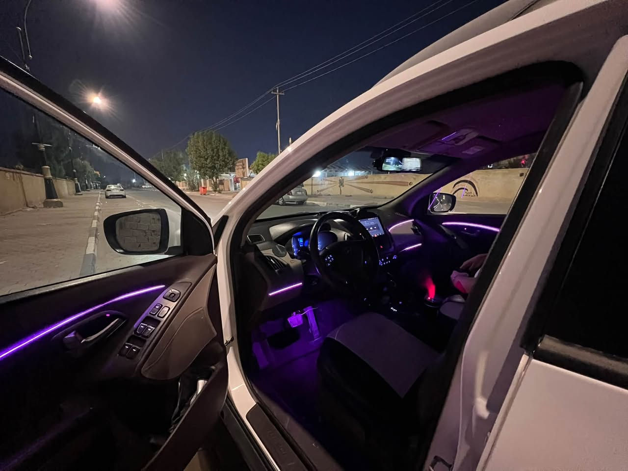 🚗 هيونداي توسان 2015 (خليجي)
🔹 البدن: مكفولة كفالة عامة من الحوادث والضربات 
 🔹 التبريد: منظومة تبريد جديدة بالكامل ثلج ❄️.
 🔹 المحرك : 2000 دوش 
 🔹 اضافات وترتيبات : سستم نشرات وإضاءة داخلية متكامل (الكلاصات، الأبواب، والبنيد) 💡.
 🔹 الحماية: عازل حراري أصلي بالكامل ☀️.
 🔹 التجهيزات: شاشات وكاميرات مراقبة وركن 📷.
 🔹 الرقم: تقريباً مميز (11654 / بغداد).  
 🔹 الموقع: كربلاء المقدسة 📍.
💰 السعر: 165 ورقة ($16,500) وبيه مجال بسيط للشراي الجاد.

📞 للتواصل: [***********# ] واتساب متوفر .
