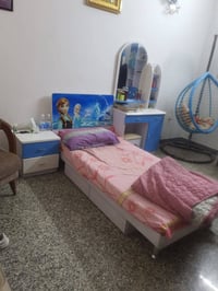 غرفة نوم شبابيه • نظيفه • للبيع