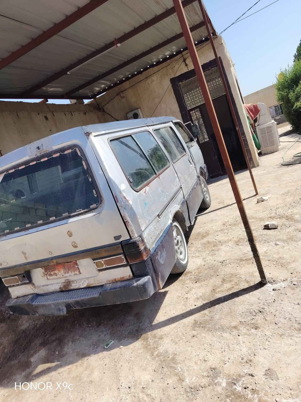 سلام عليكم كيه بسته البيع  مديل٩٤سياره كير ومحرك خير من الله مكان سياره بابل معروضه ٢٢ورقه***********رقم الهاتف

نص مكتوب في الصور:
- HONOR X9c