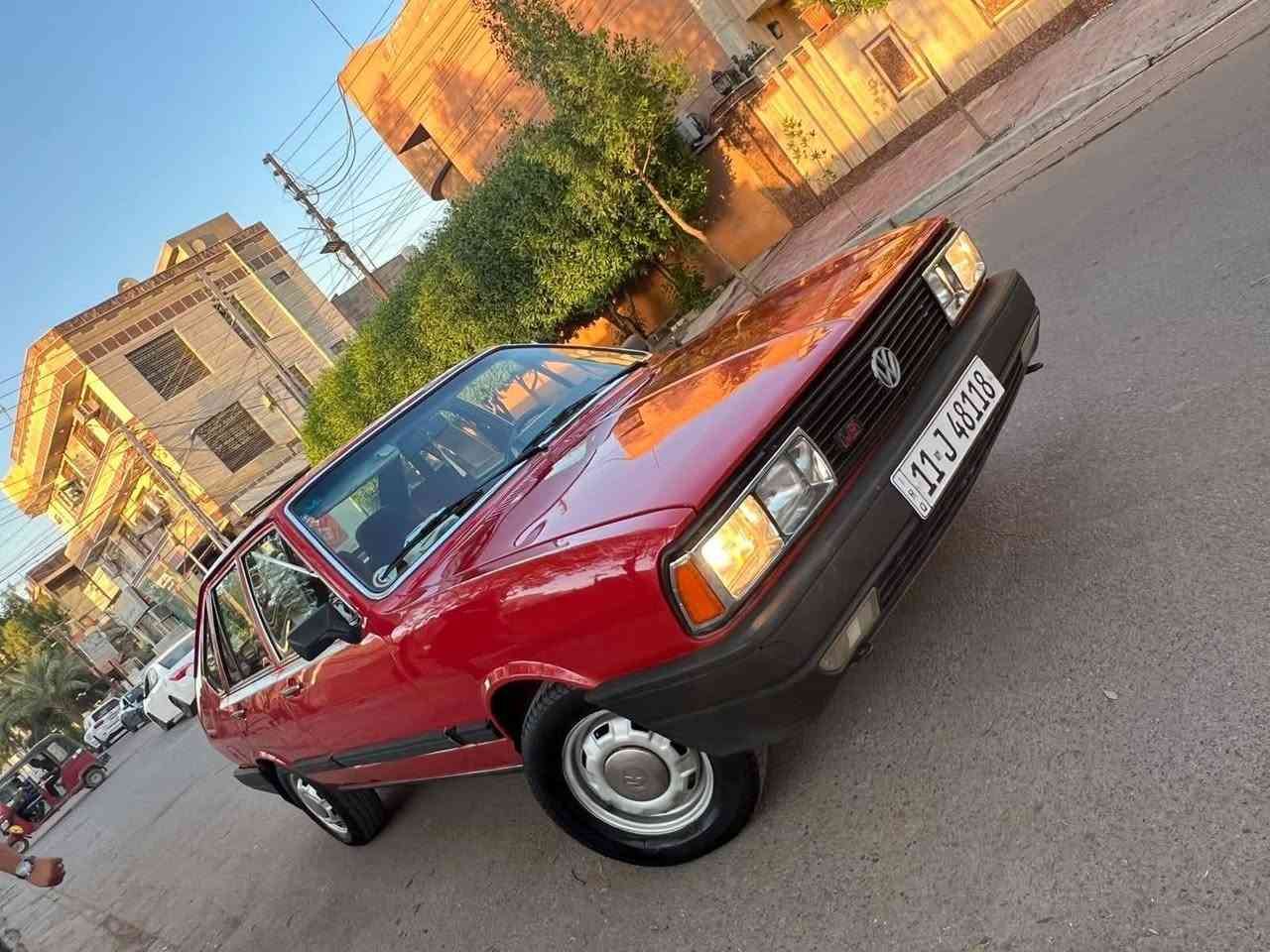مرحبا للبيع برازيلي رقم دولي بغداد باسمي وهزه جديده على وضع الشركه ماشيه فقط ٨٧ الف كلها علبلاد موديل 1986 دكت جاكوج مابيها وعليها اضافات مسجل حديث ومسجلها البلادي موجود كير ٥ نمر وكيرها البلادي موجود ومروحه إضافية وي التبريد سعرها مناسب علق ١ يوصلك خاص والشراي يجي ومارجعه *********** متوفر وتساب بغداد, العراق

