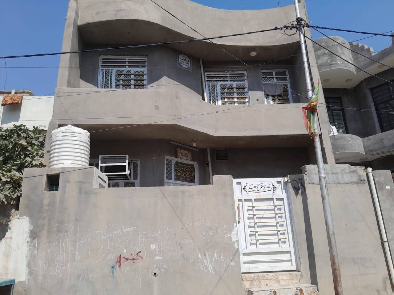 بيت للبيع خلف مدرسة الامين المساحه ١٥٠ ملك صرف الاستفسار رقم الهاتف ***********
