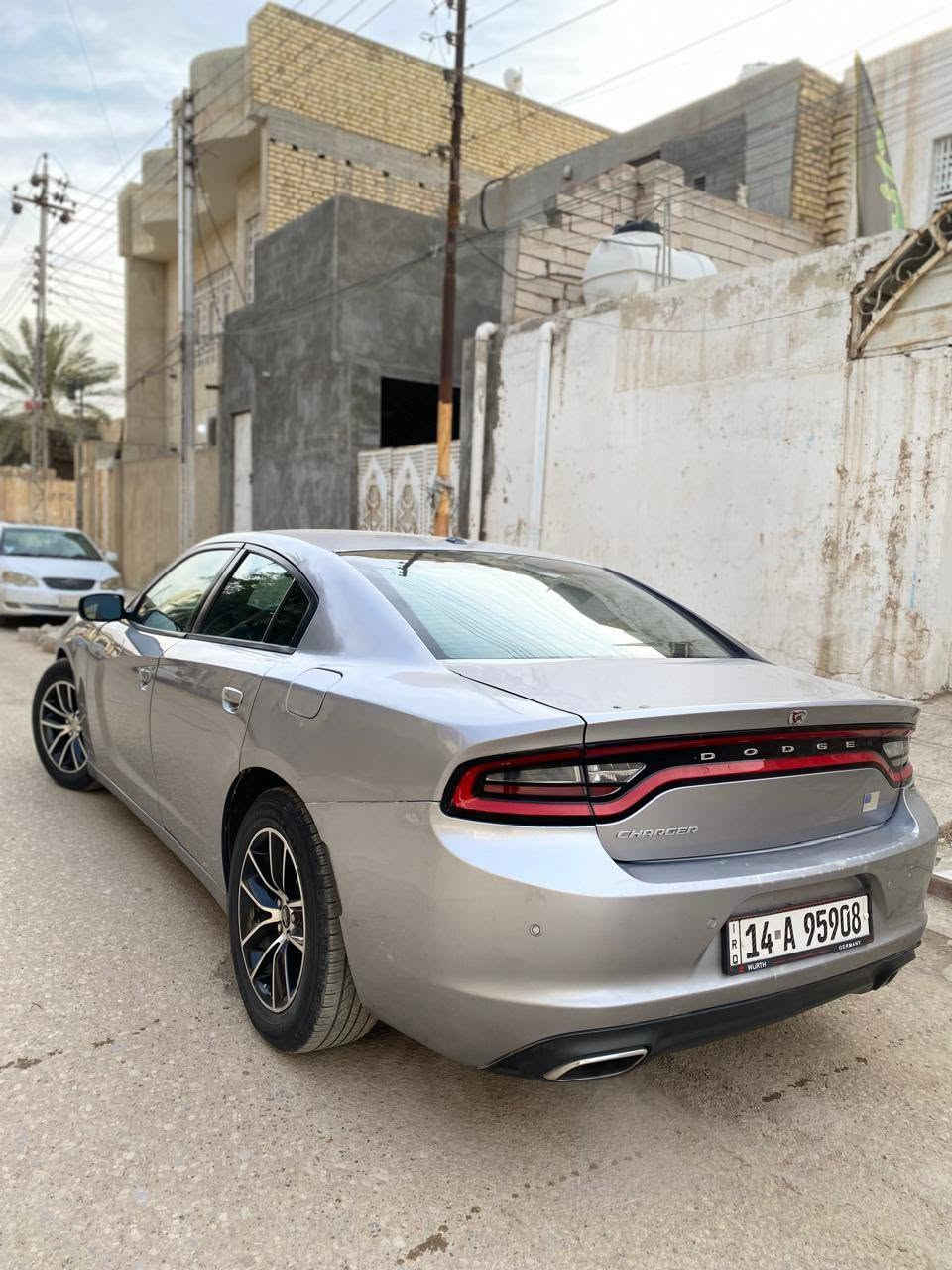 السلام عليكم 
جارجر 2015 sxt للبيع 
السيارة نظيفة وجاهزة من كلشي 
حدادية تخم تاير وويل جديد 
كير ومحرك كفالة 
رقم بصرة الدولي بأسمي شخصيا 
سونار السيارة بالمنشور وكلشي موضح بيها 
مكان السيارة ميسان العمارة 
سعر السيارة ١٦٠ ورقة وبيها مجال بسيط 
للإستفسار ‏‪***********
